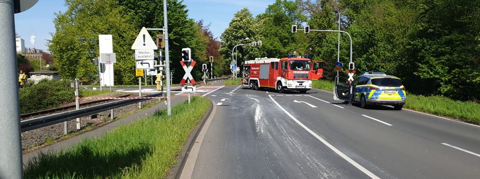 Chemischer Produktaustritt auf der L82/L269/Liburer Weg zwischen Niederkassel und Libur – Straße gesperrt
