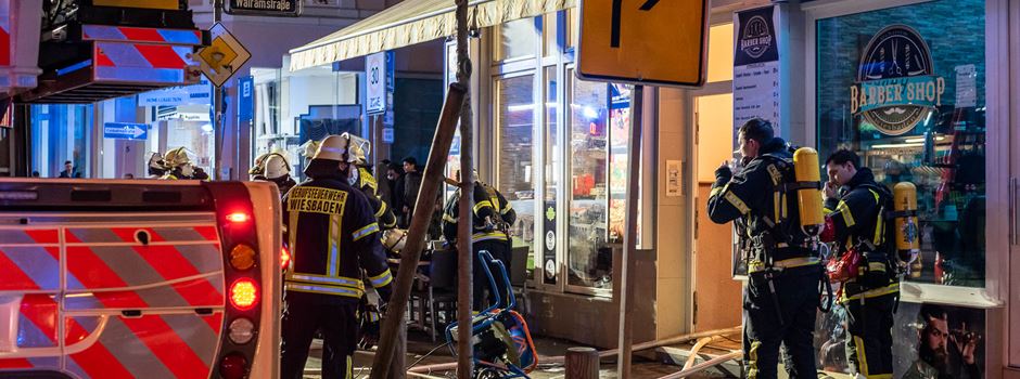 Feuer in der Bleichstraße - Polizei sperrt Abbiegespur auf Schwalbacher Straße