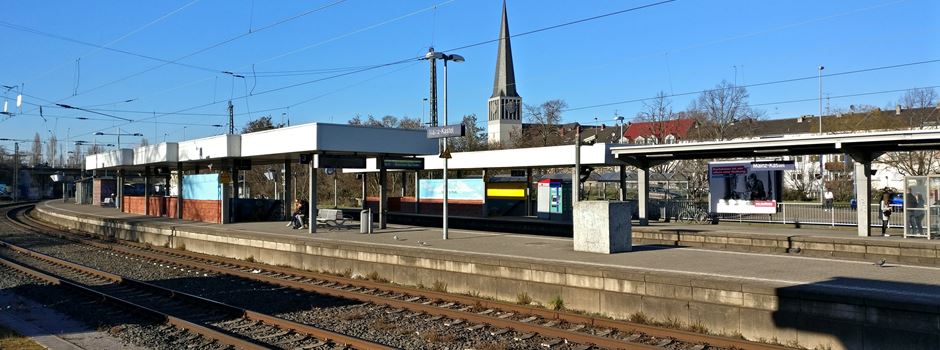 Mit Messer bedroht: Mann wird am Bahnhof Mainz-Kastel Koffer geraubt