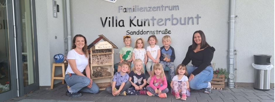 Niederkassel: Erzieherinnen bauen Insektenhotel mit Kindern aus der Villa Kunterbunt