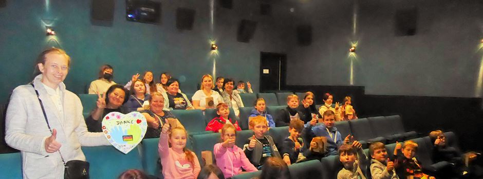 Ukrainische Kinder im Kino