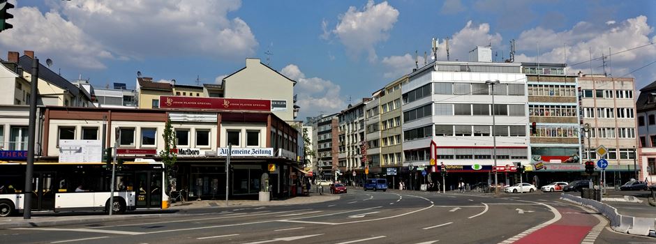 Hilflose Person am Münsterplatz: Feuerwehr muss mit Drehleiter in Wohnung