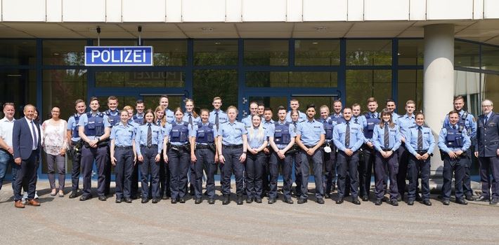 38 neue Polizeibeamtinnen und Polizeibeamte im Polizeipräsidium Mainz