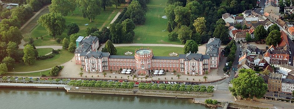 20-Jährige fällt in den Rhein und wird von 16-Jährigem gerettet