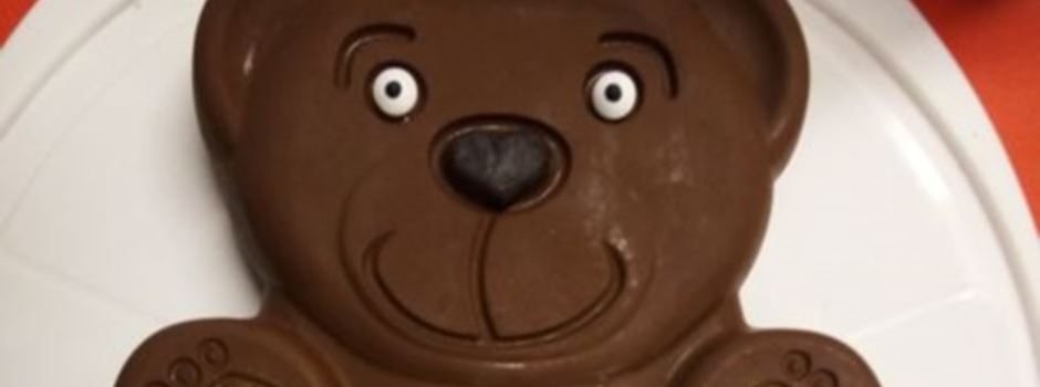 Maskottchen „Hanniball“ zeigt sich von seiner Schokoladenseite