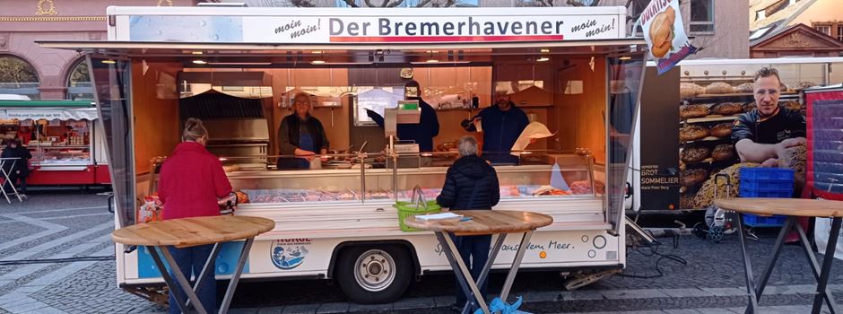 Backfisch serviert mit Bremer Schnack – ein Mainzer Marktklassiker