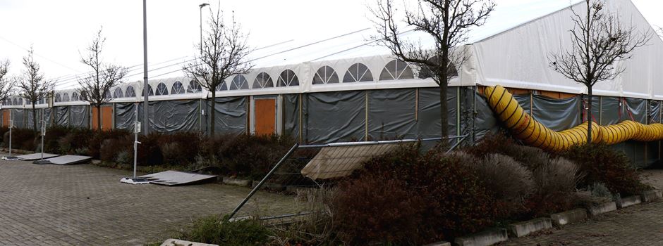 Rheidt: Riesiges Zelt vor dem Sportpark Süd