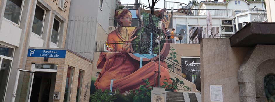 Street Art-Künstler bringt riesiges Graffiti in Wiesbaden an