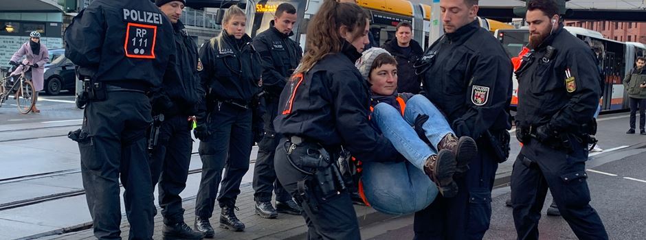Klima-Kleber in Mainz: Polizei löst Aktion auf