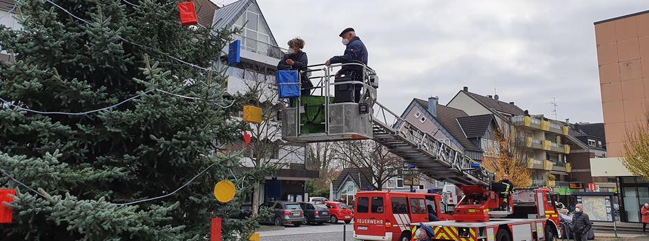 Gelebte Tradition: Weihnachtsbaum auf dem Rathausplatz in Niederkassel