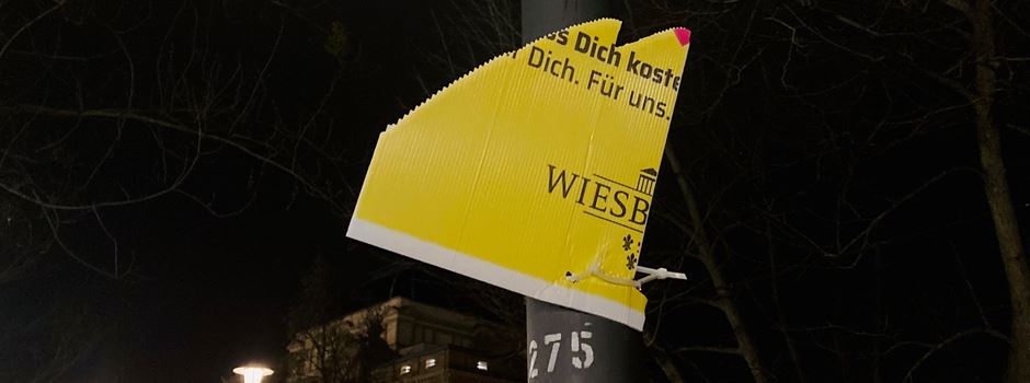 Mutwillig zerstört: Plakate zur Impf-Kampagne in Wiesbaden abgerissen