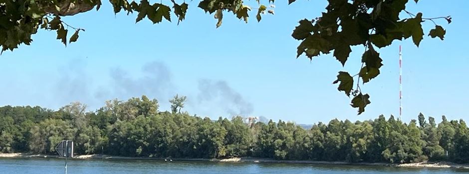 Großbrand in Kloppenheim: Rauchwolke über Wiesbaden
