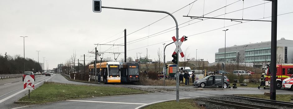 Vorrang missachtet: Auto kollidiert mit Straßenbahn in Mainz