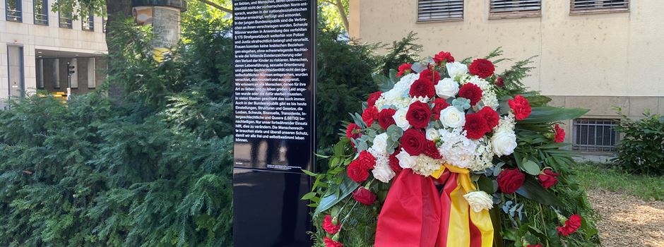 Gedenkstele für Nazi-Opfer mit Hakenkreuzen beschmiert