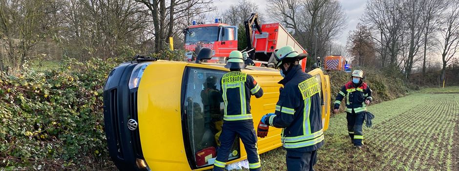 Wiesbadener Feuerwehr muss Paketboten aus Lieferwagen retten