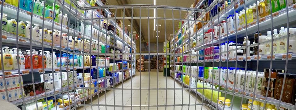 Bubi-Räuber (13) bedrohen Supermarkt-Mitarbeiter in Wiesbaden mit Messer