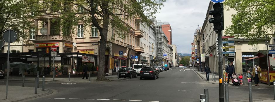 Streit in Wiesbadener Innenstadt eskaliert: Bein mit Messer aufgeschlitzt