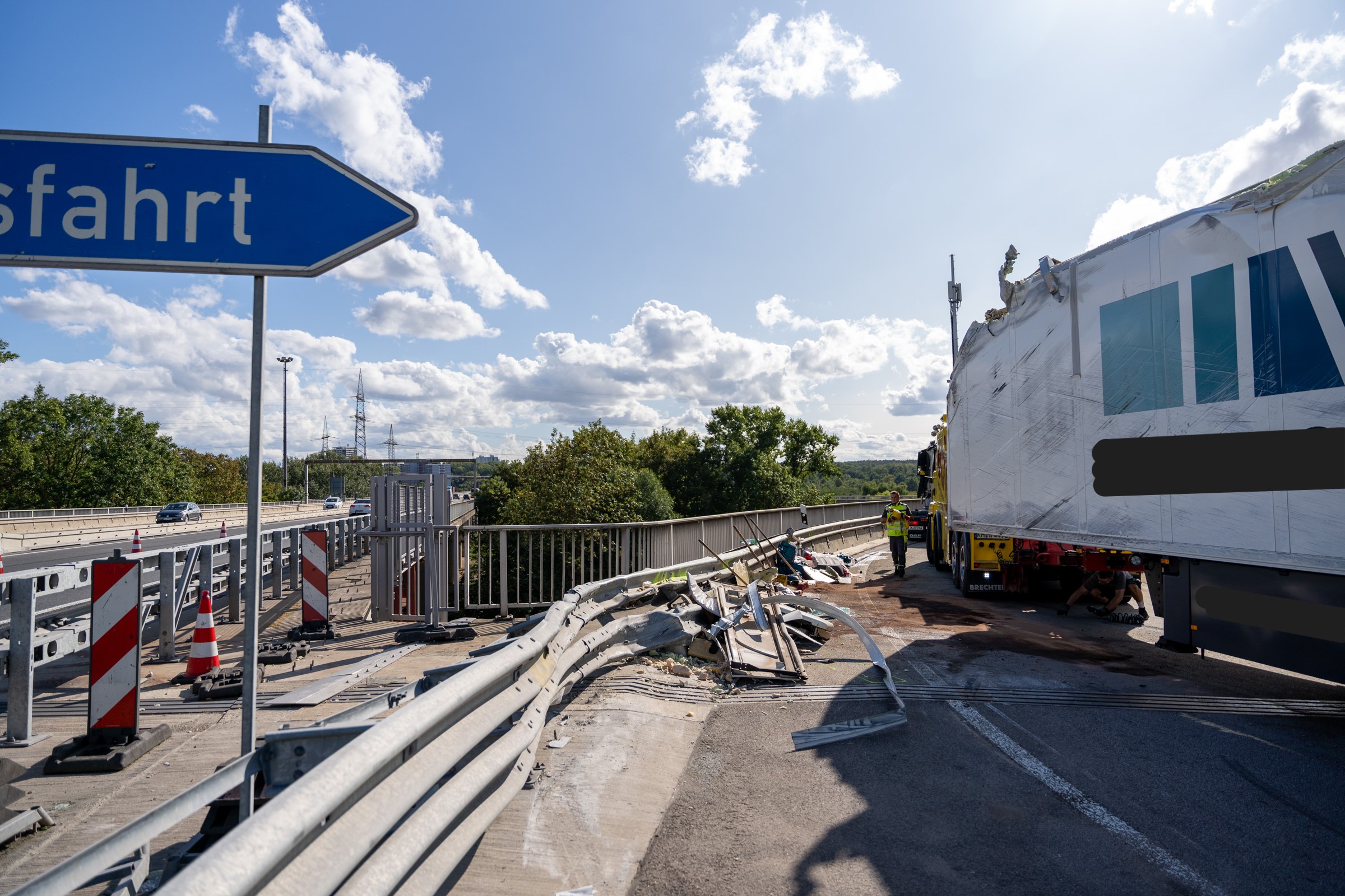 Nach Unfall Auf Schiersteiner Brücke: Sperrung Bis Samstag Angekündigt