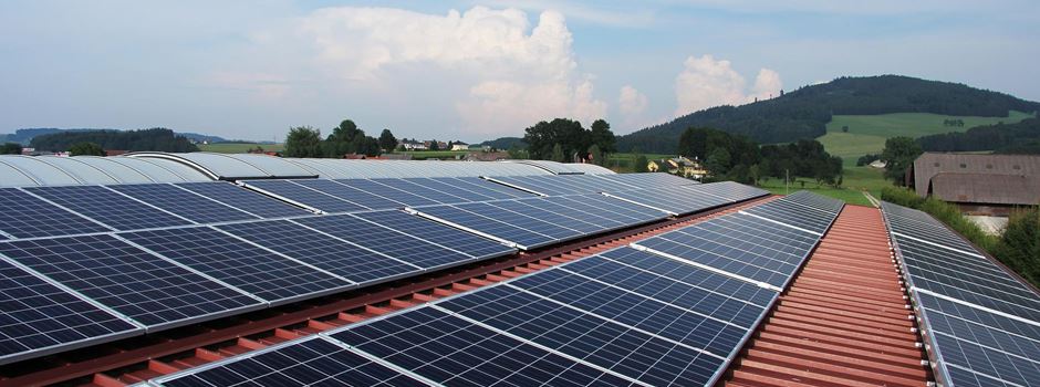 Photovoltaikpflicht für große Parkplätze und Landesgebäude in Hessen