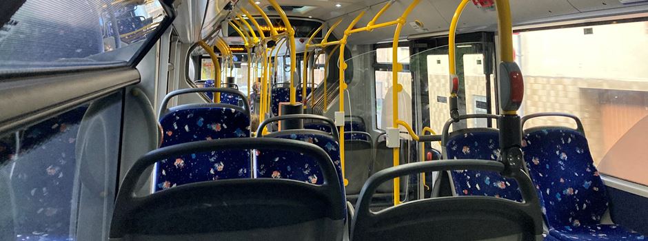 Maskenverweigerer schlagen und treten auf Wiesbadener Busfahrer ein