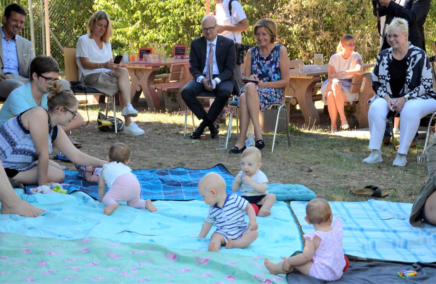 Malu Dreyer Und Dorothea Schäfer Zu Besuch Im Familienzentrum Nieder-Olm