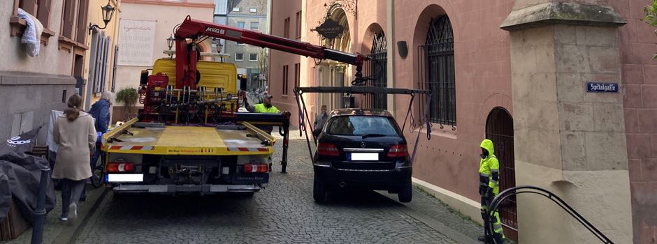 Kurios: Nächstes Auto bleibt in Mainzer Altstadt hängen