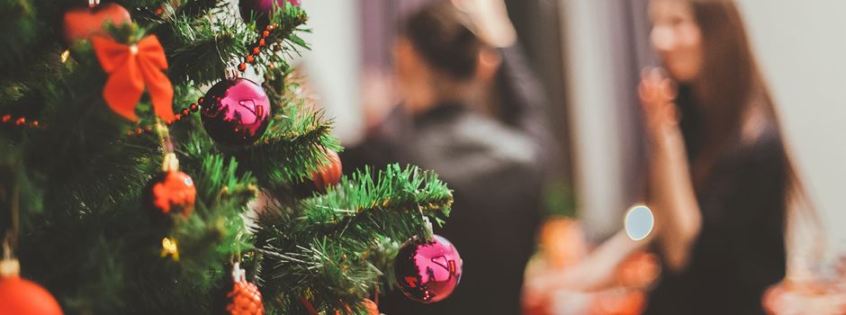 Weihnachten mit der Familie: Wie ihr die Feiertage schmerzfrei übersteht