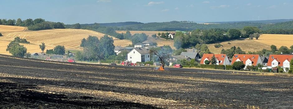Feuerwehr kann Flächenbrand kurz vor Häusern stoppen
