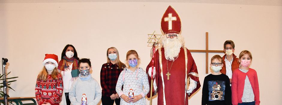 Der Nikolaus besucht die Schüler der Josefschule