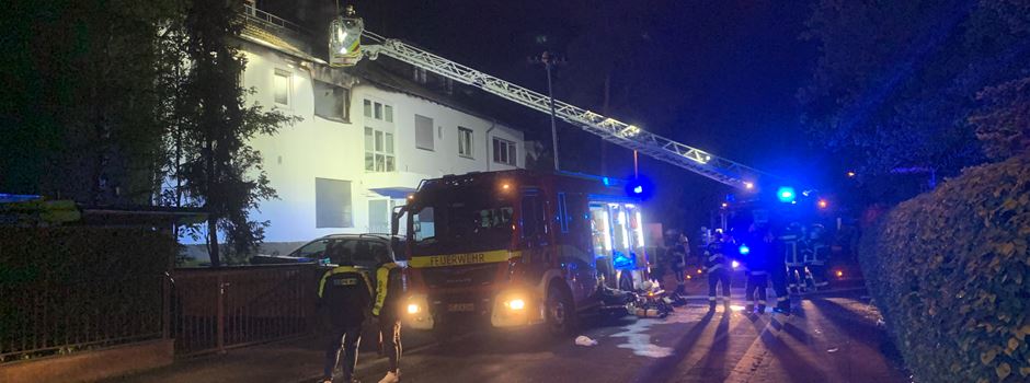 Großeinsatz in Mainz: Feuerwehr rettet Bewohner aus brennendem Haus