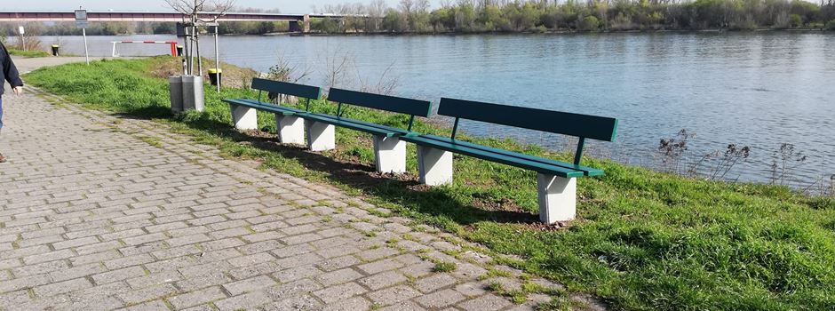 Verkehrt aufgestellt? Sitzbänke am Rhein in Laubenheim werden zur Lachnummer