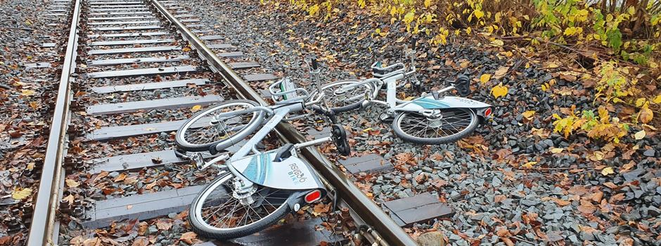 Niederkassel: RSVG-Bikes auf den Bahnschienen