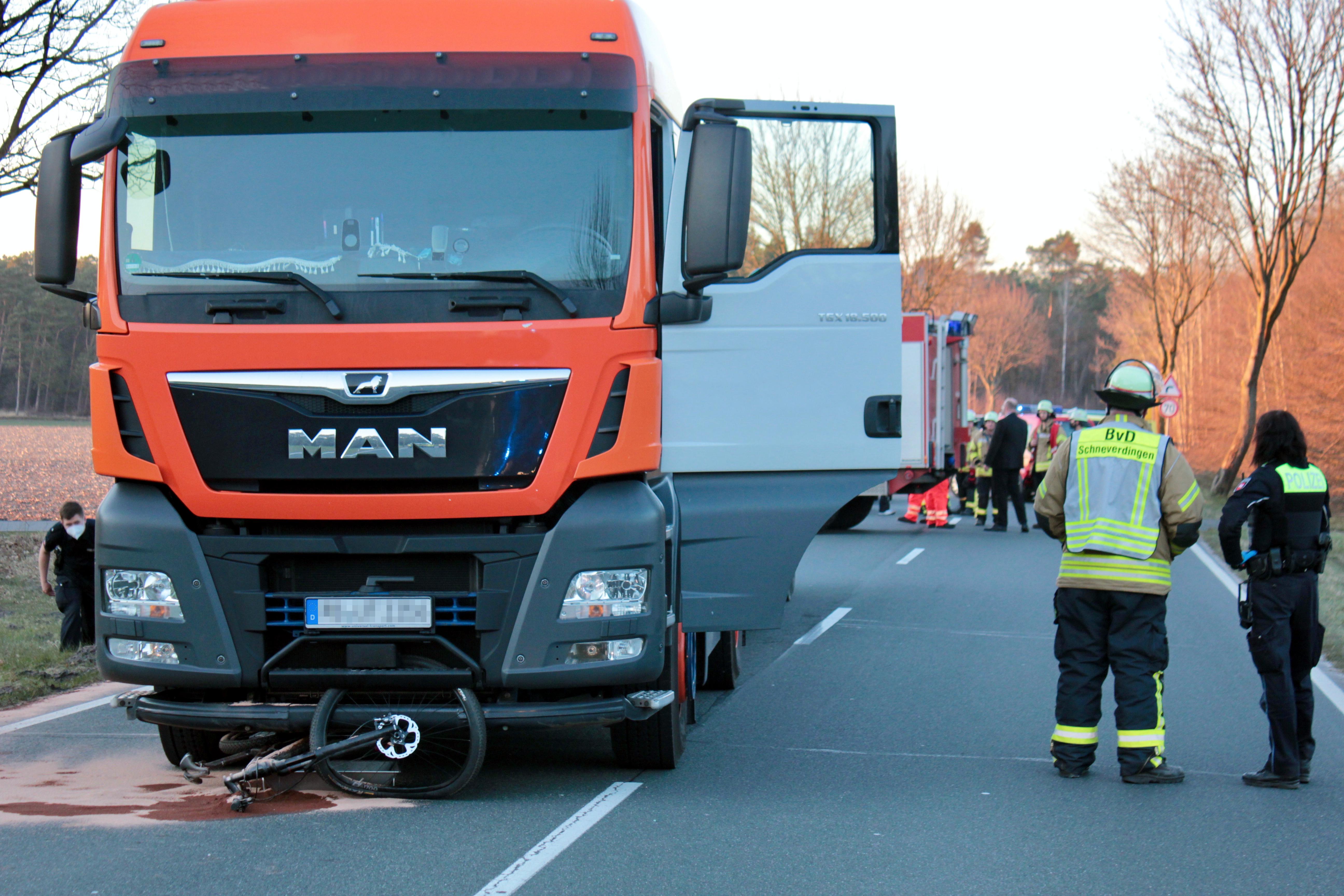 Radfahrer Von Lkw überrollt