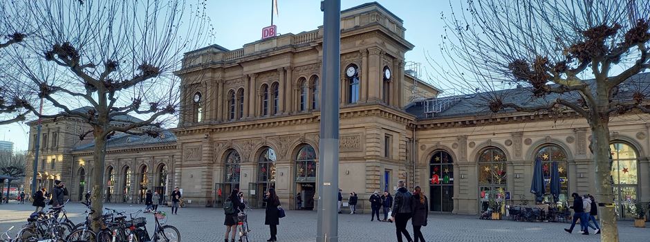 Paar geht auf Polizisten am Mainzer Bahnhof los – und wird gefesselt