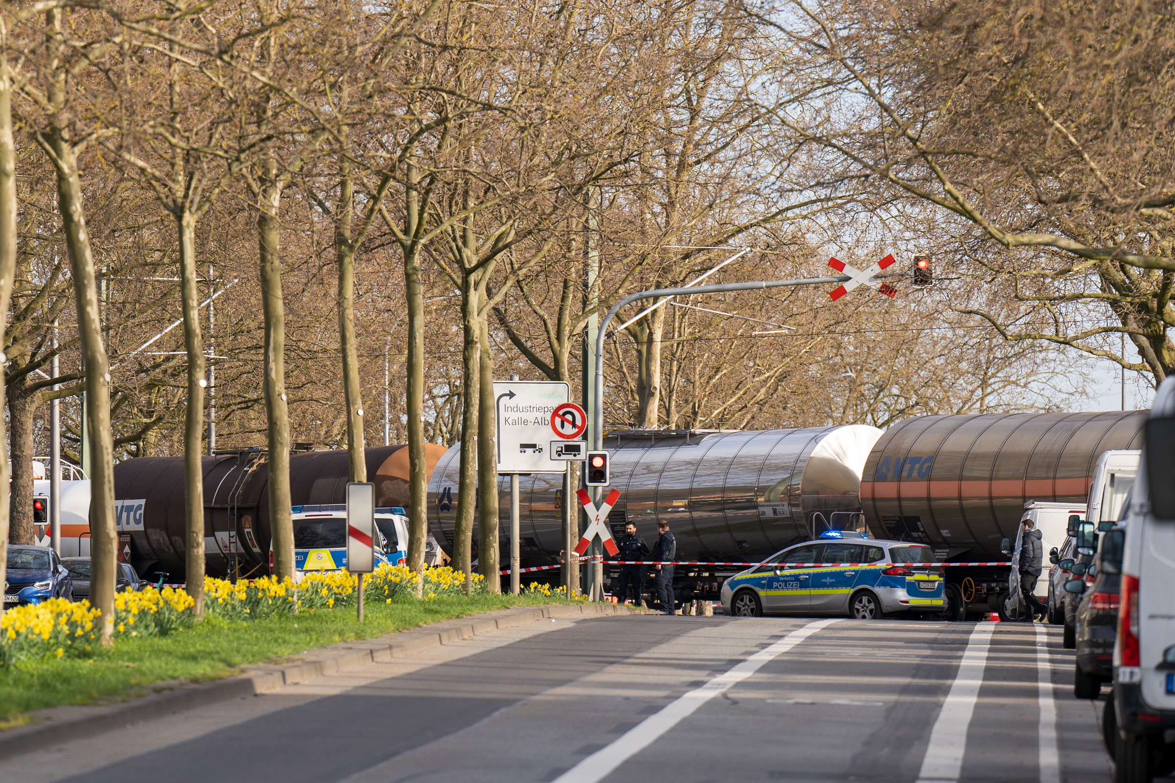 Zug Mit Gefahrstoffen Entgleist: Lange Staus Im Feierabendverkehr