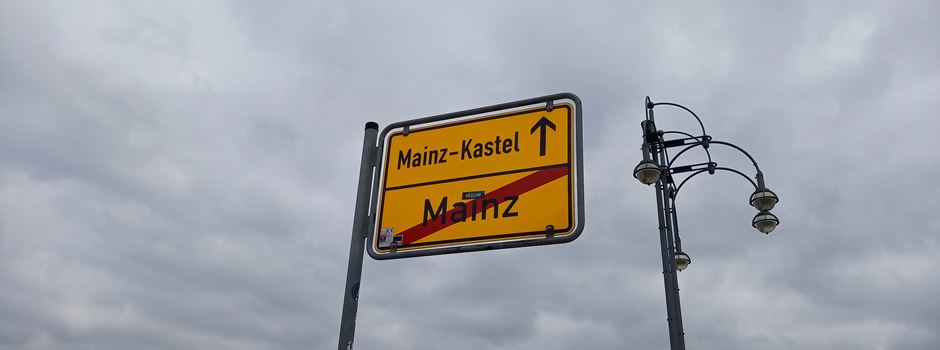 Auto überschlägt sich in Mainz-Kastel
