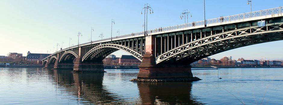 Großkontrolle auf Theodor-Heuss-Brücke