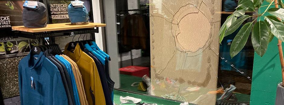 Schaufenster von Geschäft in Mainzer Altstadt zerstört