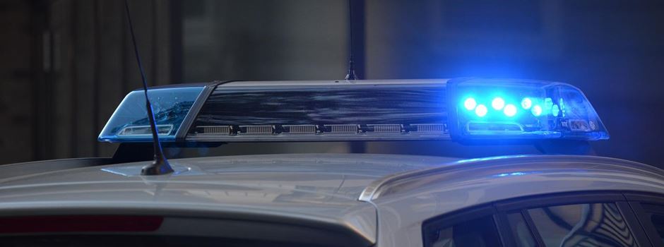 Unfall-Nacht auf A66 bei Wiesbaden: Auto kracht in Polizeiwagen