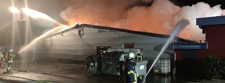 Discothek „Studio 78“ bis auf die Grundmauern niedergebrannt: Feuerwehr macht per Drohne Bilder aus der Luft