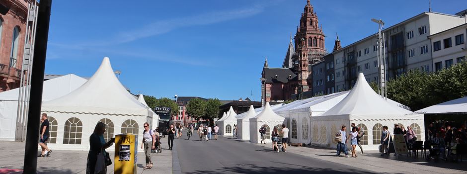 Warum gerade Zelte auf dem Mainzer Gutenbergplatz stehen