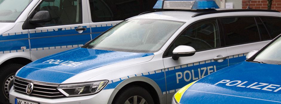 Pkw-Fahrer flüchtet - Polizeibeamte bei Verfolgungsfahrt verletzt