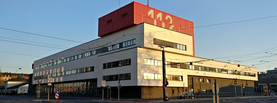Mainzer Feuerwehr: Was es mit der schiefen „112“ auf sich hat
