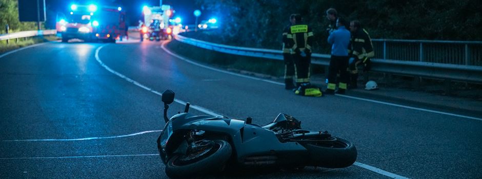 Motorradfahrer (35) stirbt bei Unfall