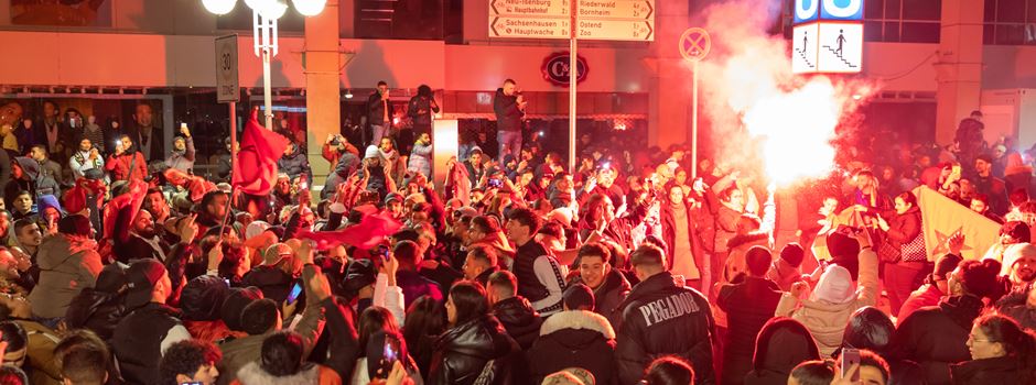 Hunderte marokkanische Fans feiern in Frankfurt