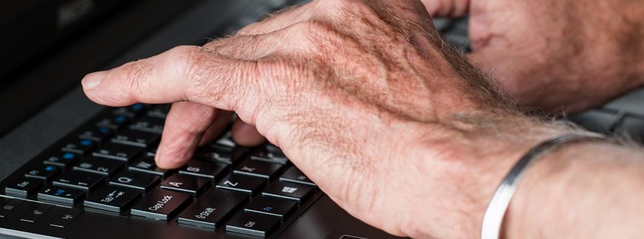 „Fit am Laptop“: Seniorenbeirat und Volkshochschule bieten Kurs an