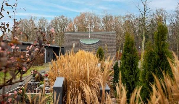Kostenlose Führung über den kommunalen Friedhof in Herzebrock: Begräbnisort und Grünanlage
