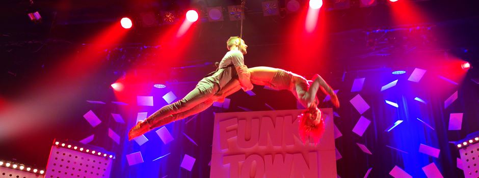 „Funky Town“: Artistik, Comedy und selbstkomponierte Live-Musik im GOP Bonn