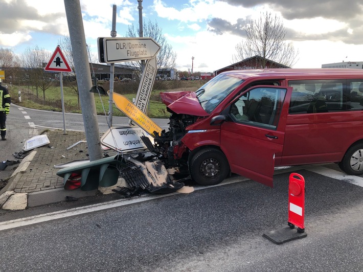 Verkehrsunfall Mit Schwerverletzter Person Auf Der B9 In Oppenheim