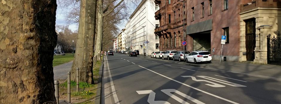 Über Fuß gerollt: Pkw fährt Fußgänger in Kaiserstraße an